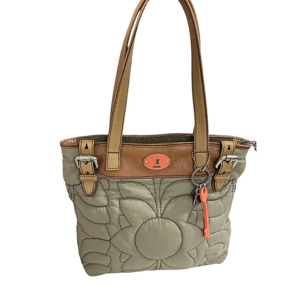 Fossil Quilted Flower Key-Per Tote Bag Beige Tan Leather Key Charm Y2K